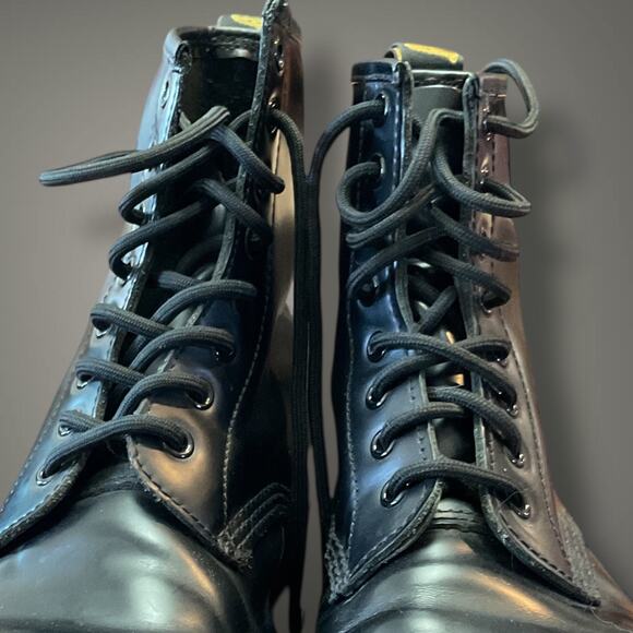 Women's Size 8 DR. MARTENS 11822 Black Leather Combat Boots Excellent Condition - Picture 9 of 13